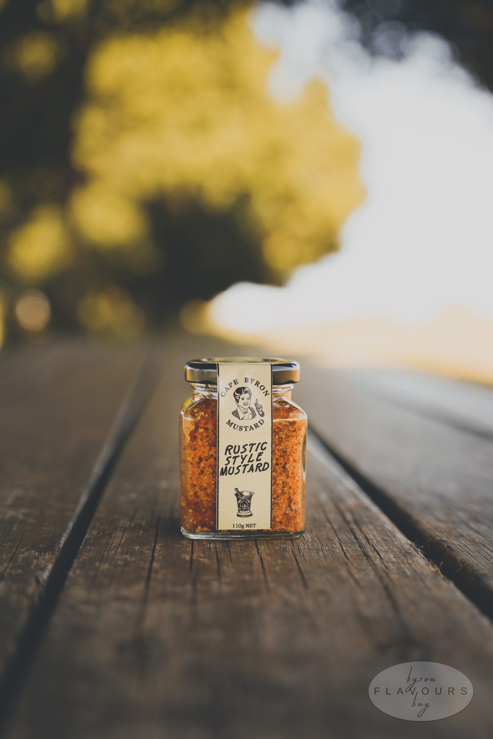 Byron Bay Hotties - Chilli Hot hampers. Wow this one will really appeal to the chilli lovers! If your gift recipient LOVES hot food, send them this hamper! Hot Chilli sauces a-plenty, as well as beaut blends with killer flavour punches. Did we mention the tastiest crackers to ever grace our shores?